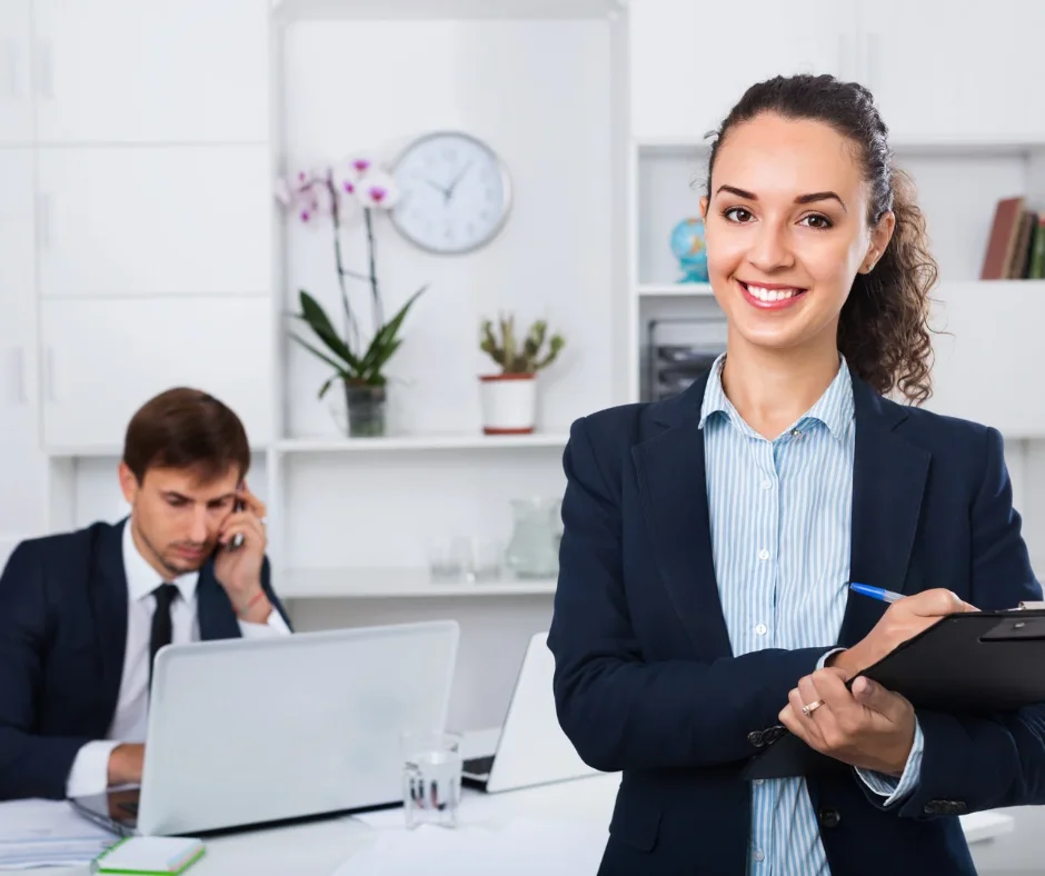 Échange entre un dirigeant et son assistante administrative