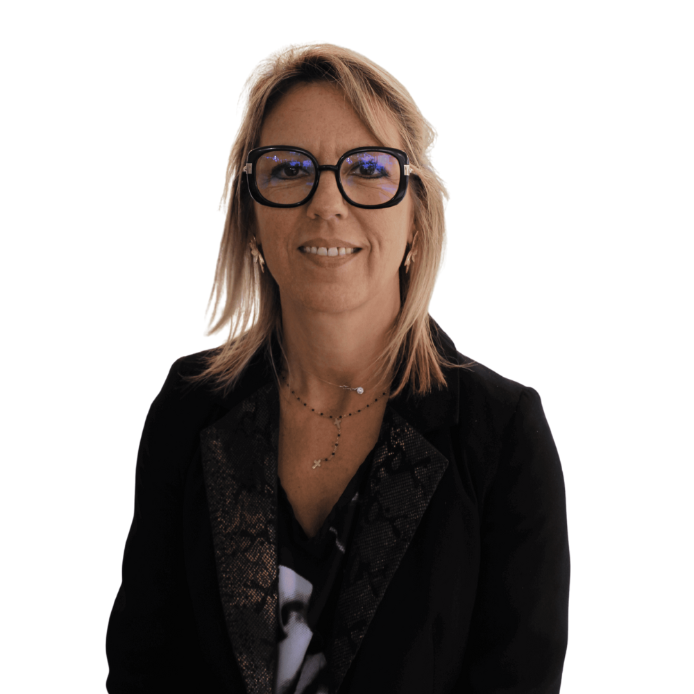 femme en portrait avec lunette noire